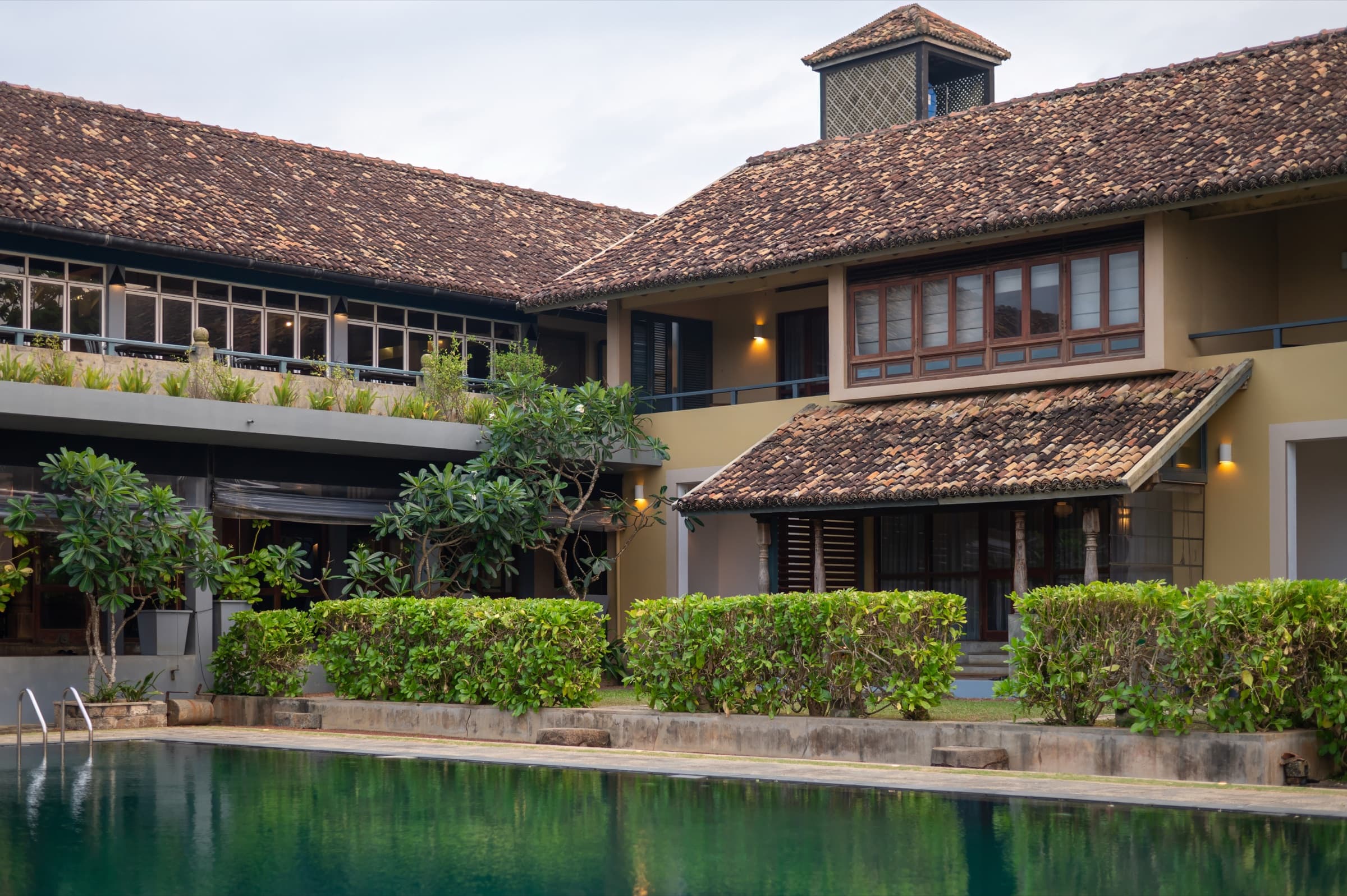 Pool and building in daylight