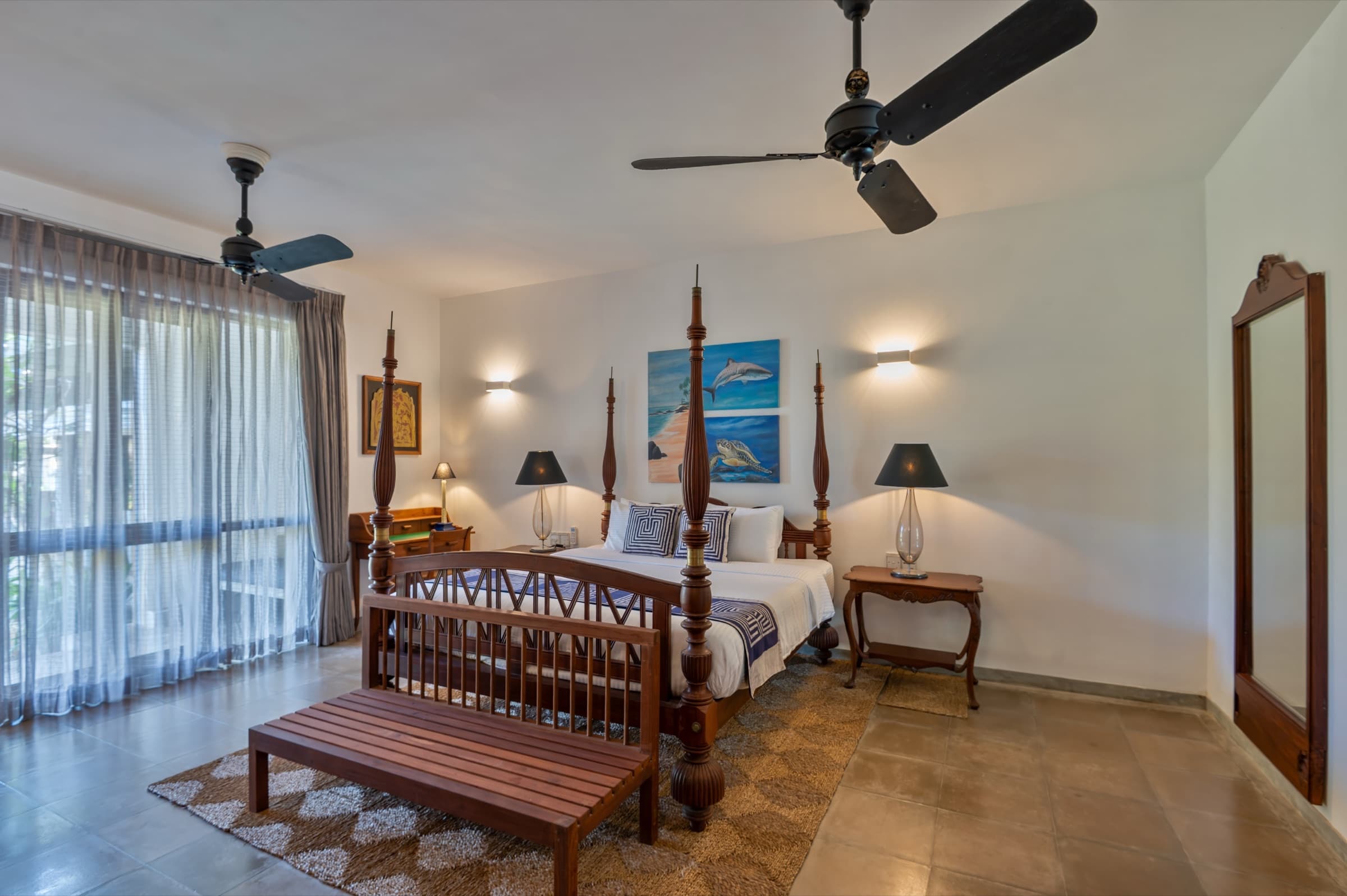 Guest room four-poster bed