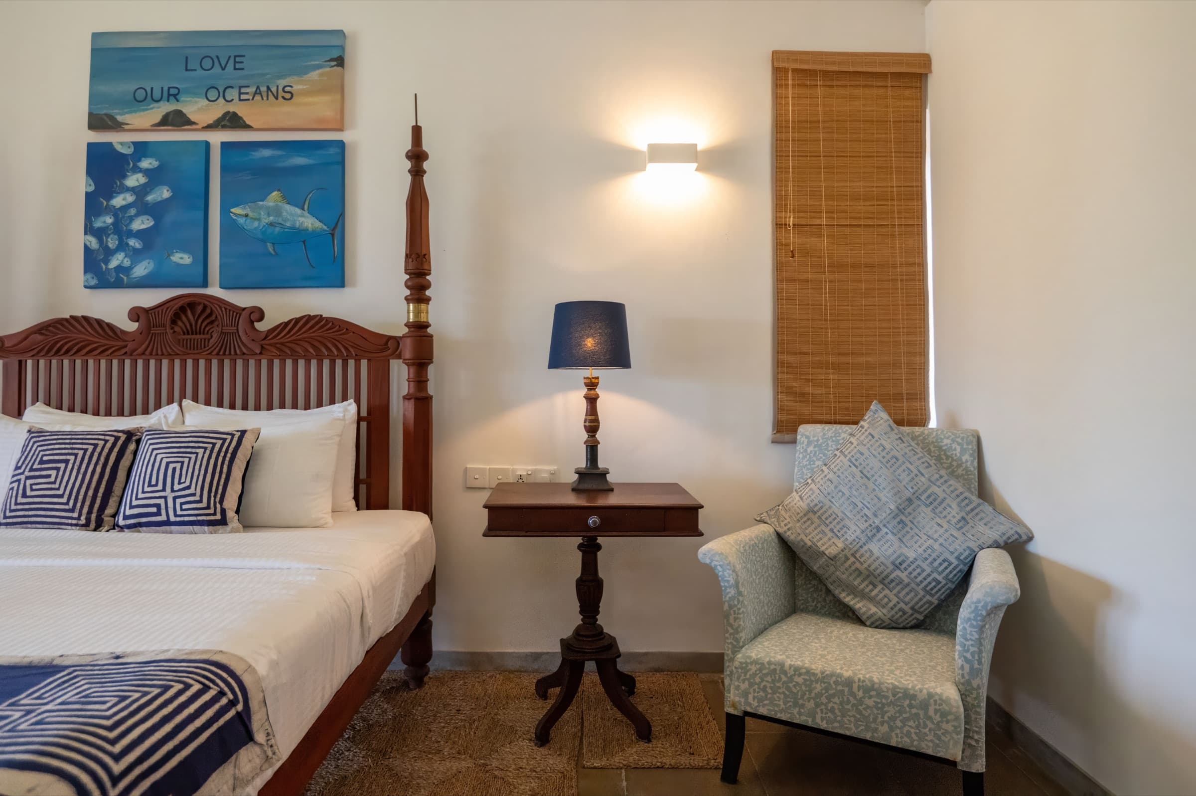 Guest room with armchair