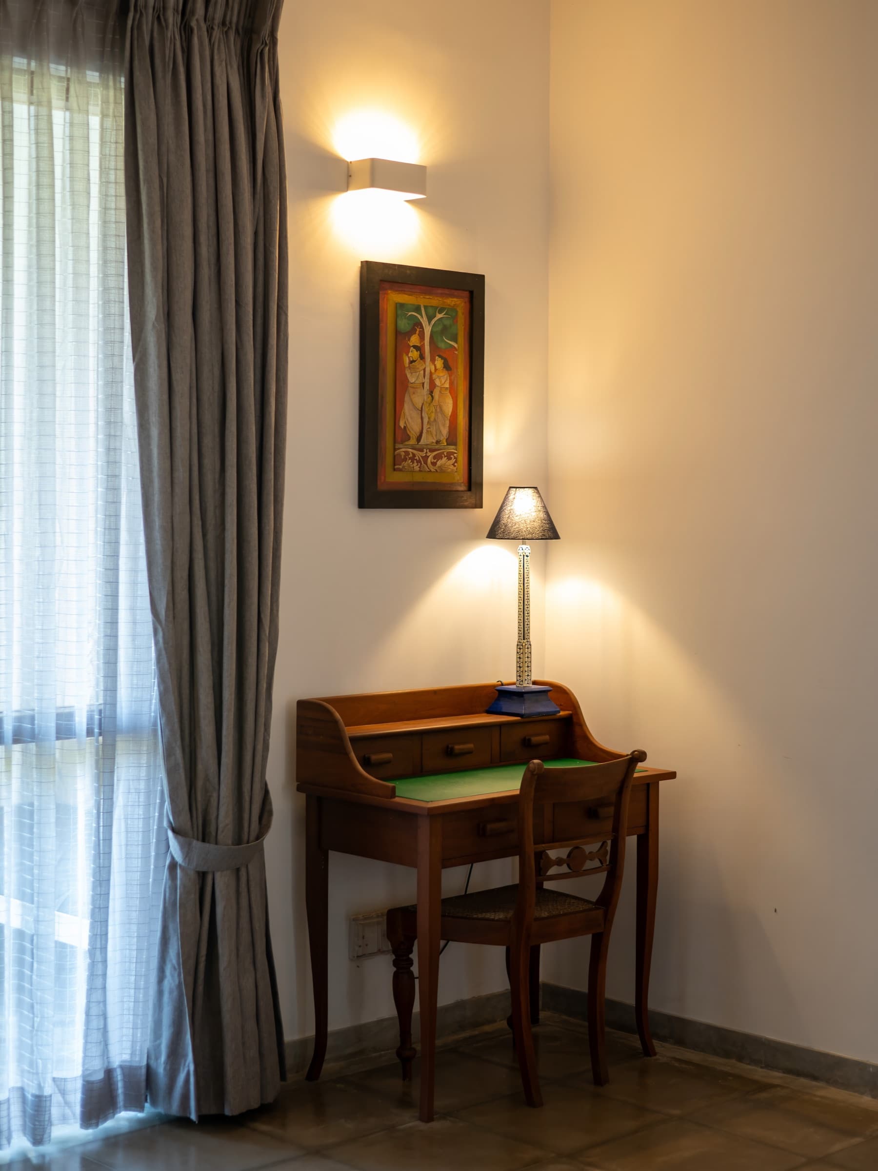 Suite study nook with writing desk